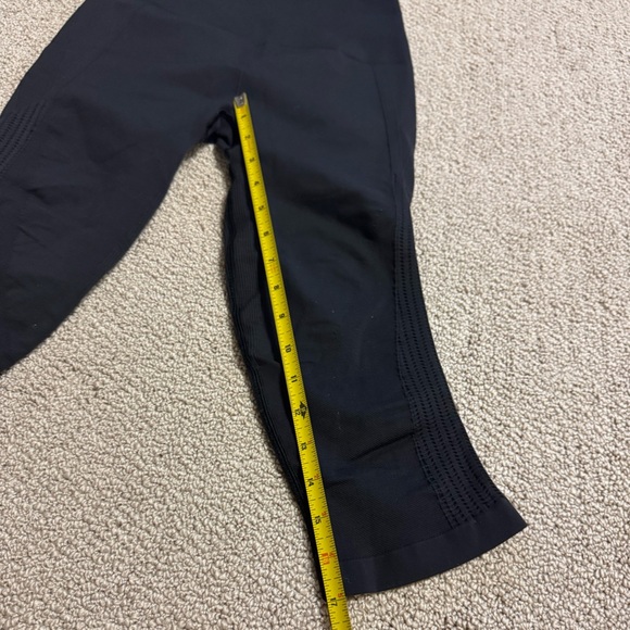 LULULEMON COMPRESSION SIZE 8 leggings - Picture 2 of 5